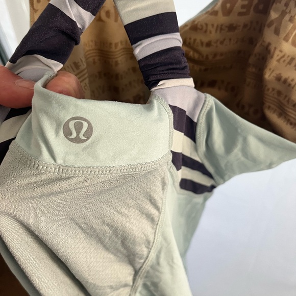 Lulu Lemon Sz 10 women’s workout top - Picture 3 of 3